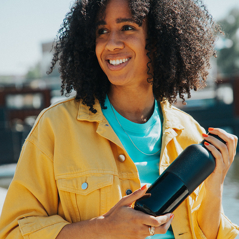 daily-on-the-go-set-k9 20oz_rise_classic_insulated_bottle_black_woman_smile_square.jpg