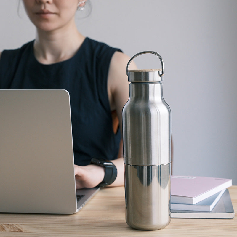 20oz-rise-reflect-with-bamboo-cap-n4 20oz_rise_reflect_desk_laptop_square.jpg