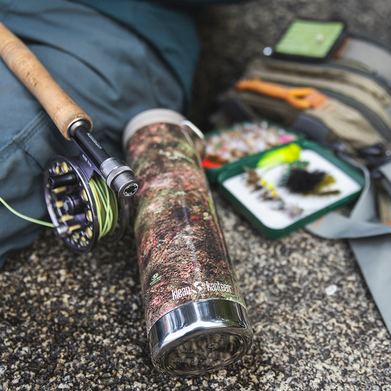 20oz-tkwide-with-cafe-cap-mossy-oak-o8 20oz_tumbler_mossyoak_rainbowtrout_flyfish_top_square.jpg