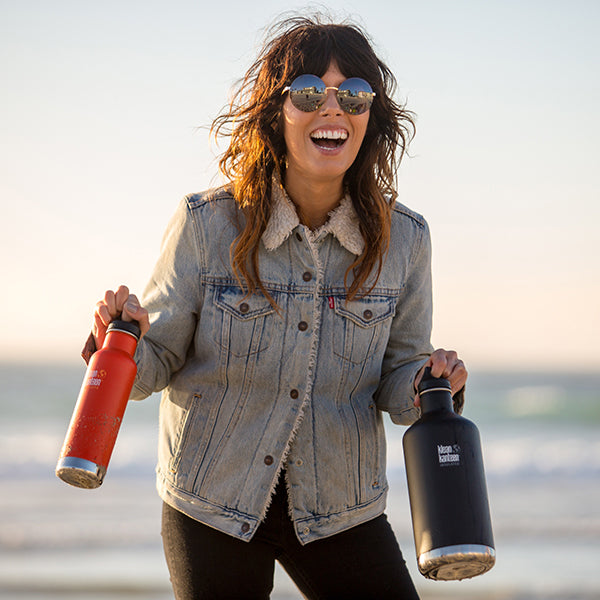 64oz-classic-with-loop-cap-l5 64oz_insulated_classic_black_beach_smile_square.jpg