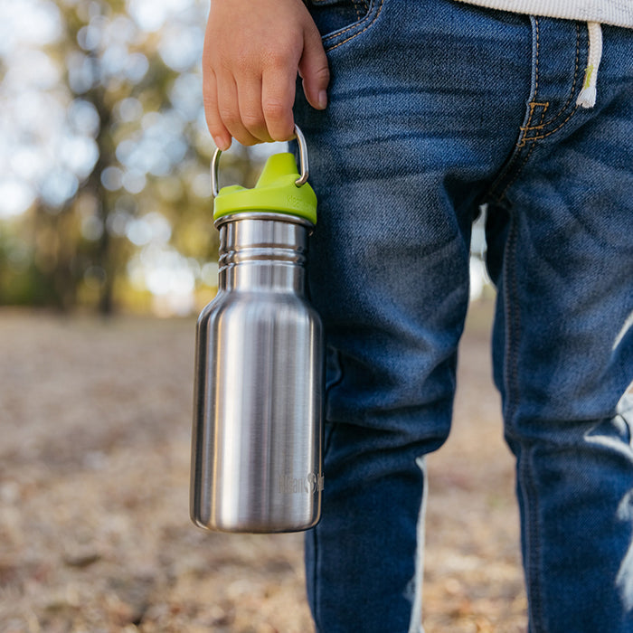 classic-kid-sippy-cap-g3 K12CNSIPPY-BS-kids_sippy_bottle_carry_lifestyle_f9e24b84-a0ae-465d-aad5-3c60c5592b7d.jpg