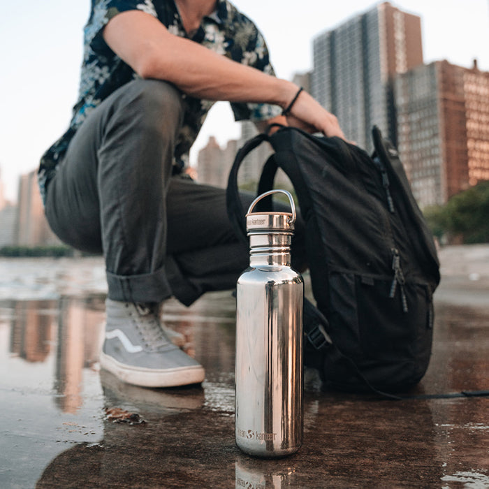 27oz-reflect-with-bamboo-cap-t0 K27SSLRF-MS-BAMBOO_reflect-bottle_city_lifestyle_ff882516-9bd8-49cf-b515-736a0a9c889f.jpg