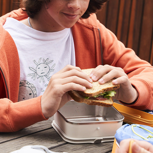 23oz-rise-food-box-lunch-k6 rise_food_lunch_box_lunch_kid_sandwich_square.jpg