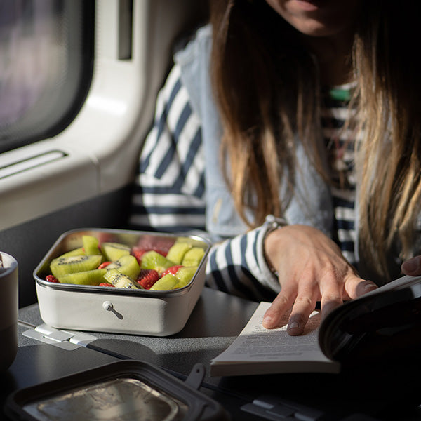 23oz-rise-food-box-lunch-k6 rise_food_lunch_box_lunch_tofu_train_fruit_reading_square.jpg