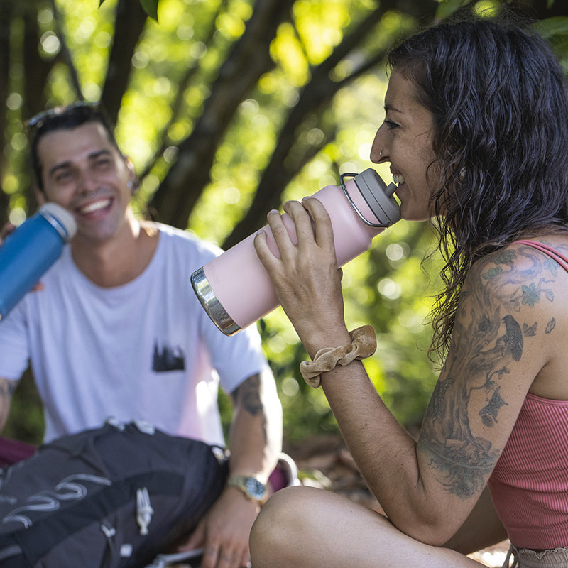 32oz-tkwide-with-twist-cap-t0 tkwide_32oz_insulated_bottle_twist_costarica_couple_drink_square.jpg